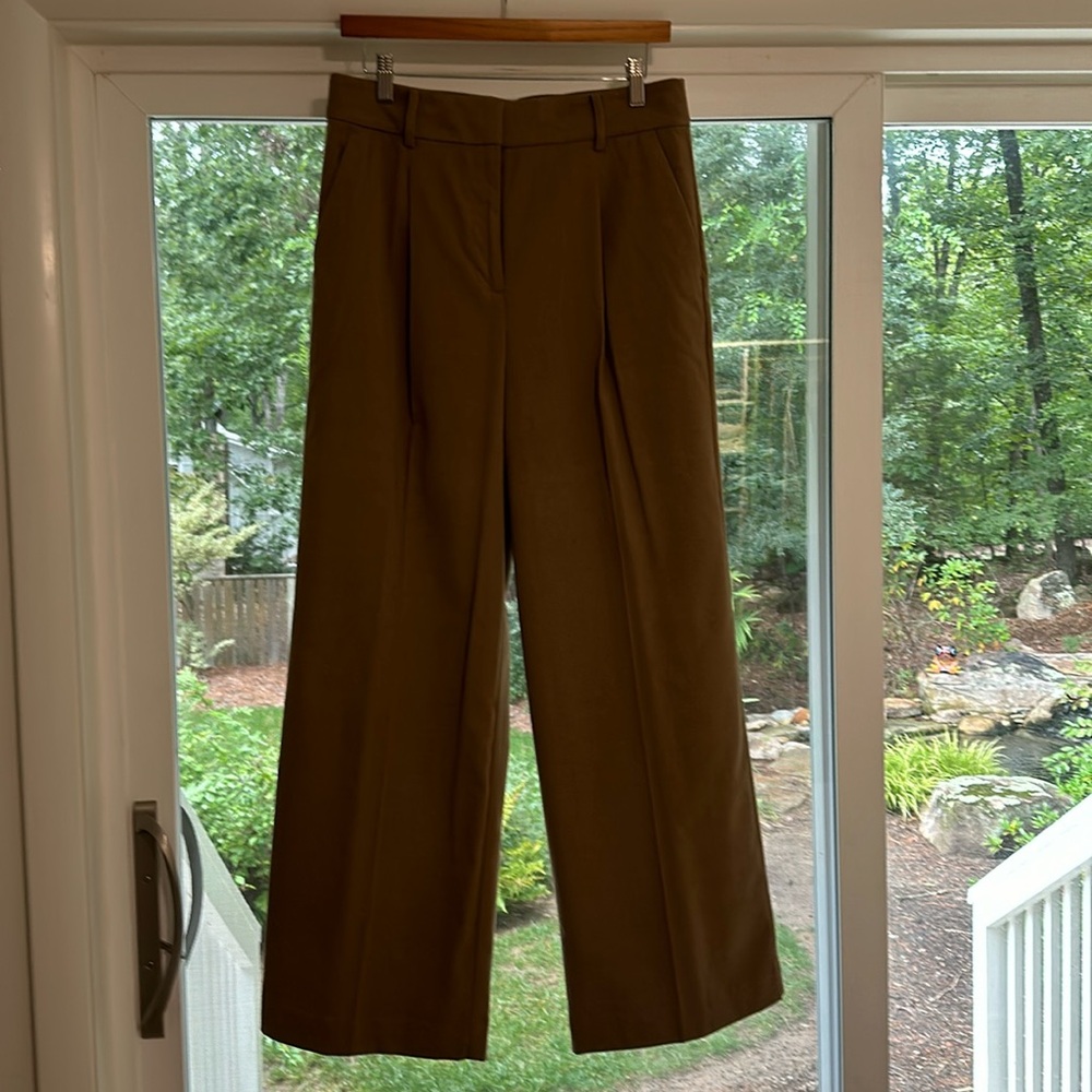 Loft Peyton trouser size 6 tan pleated